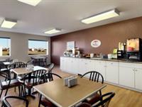 Фото Super 8 by Wyndham Meadow Lake