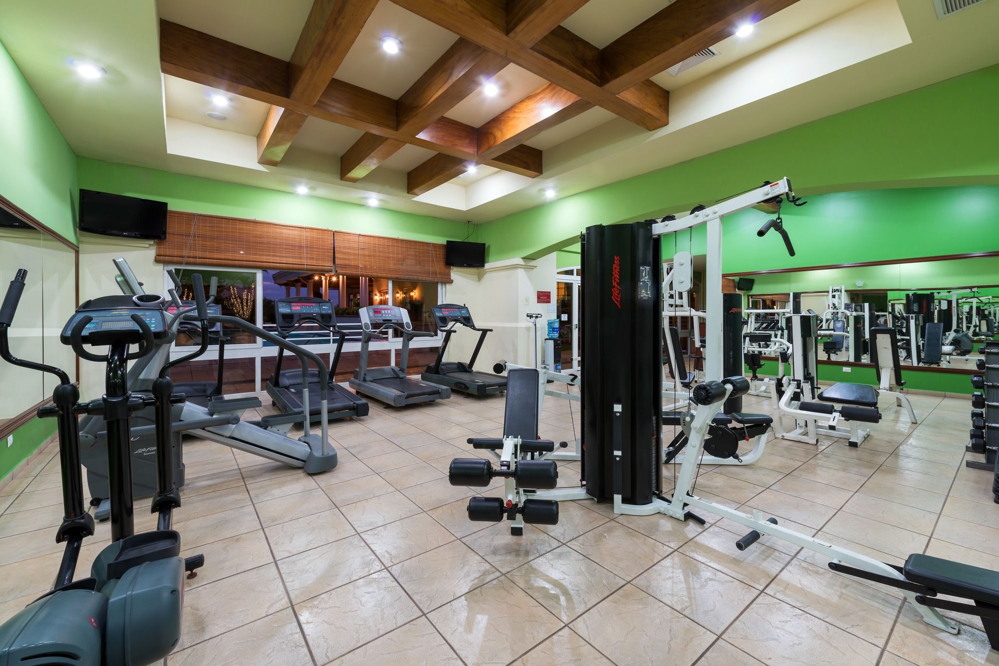 Фото Plaza Hotel and Suites