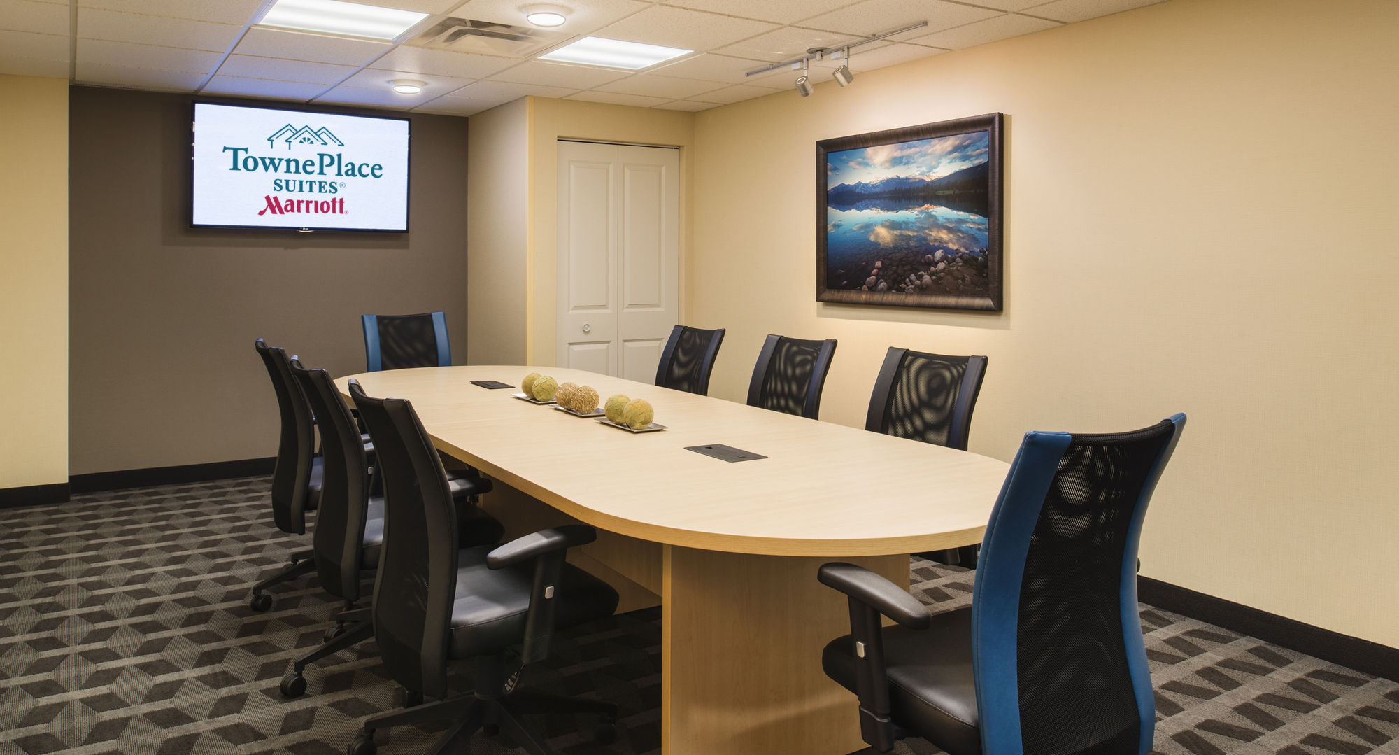 Фото TownePlace Suites by Marriott Red Deer