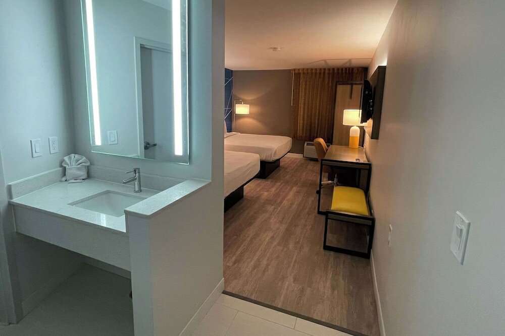 Фото Ramada by Wyndham Salt Lake City