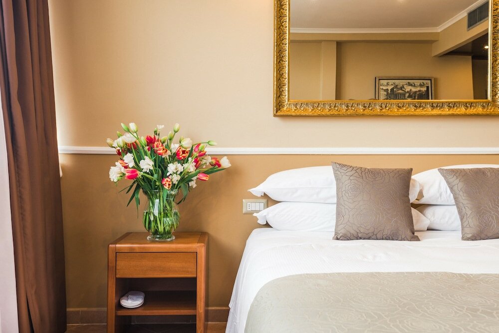 Фото Raeli Hotel Lux