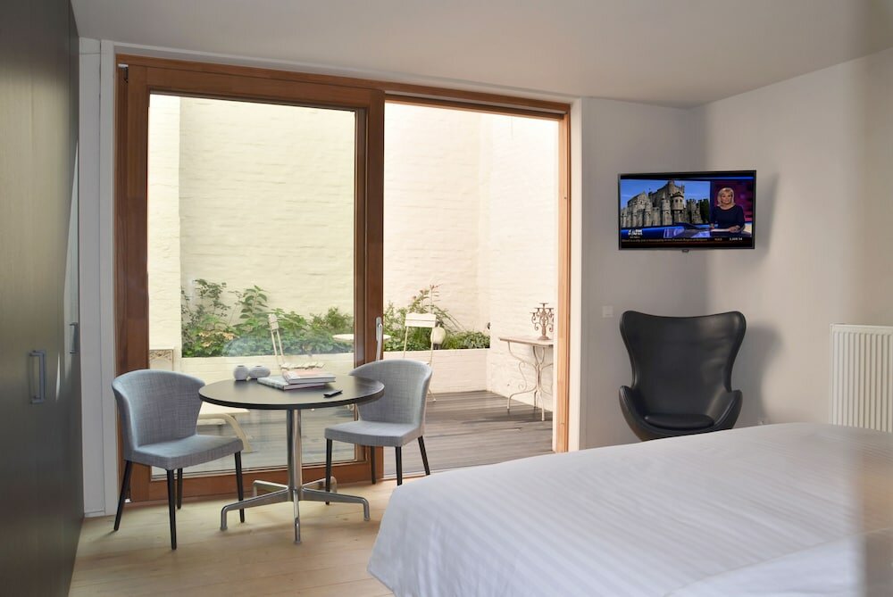 Фото The House of Edward