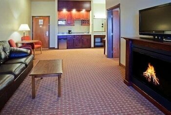 Фото Baymont Inn & Suites by Wyndham Sturgis