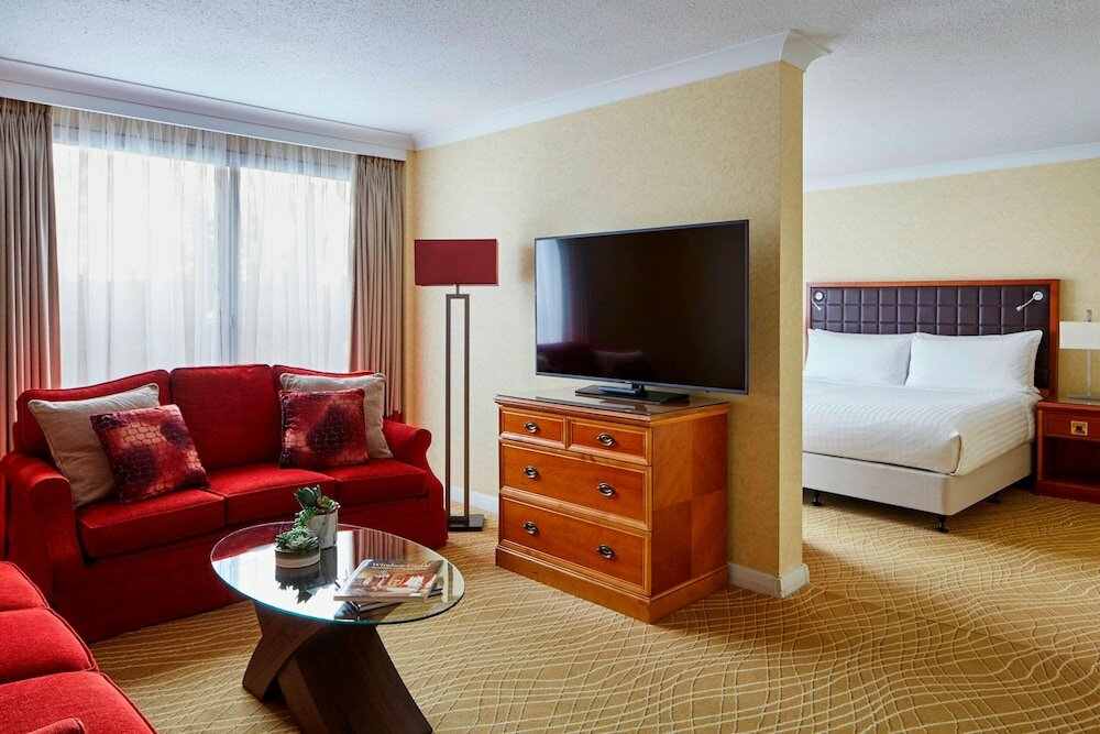 Фото Delta Hotels by Marriott Heathrow Windsor