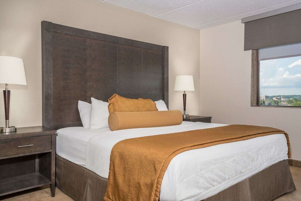 Фото Ramada by Wyndham Rochester Mayo Clinic Area