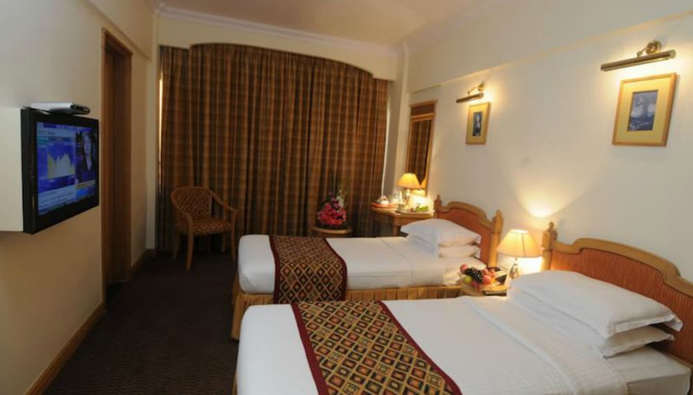 Фото Fariyas Hotel