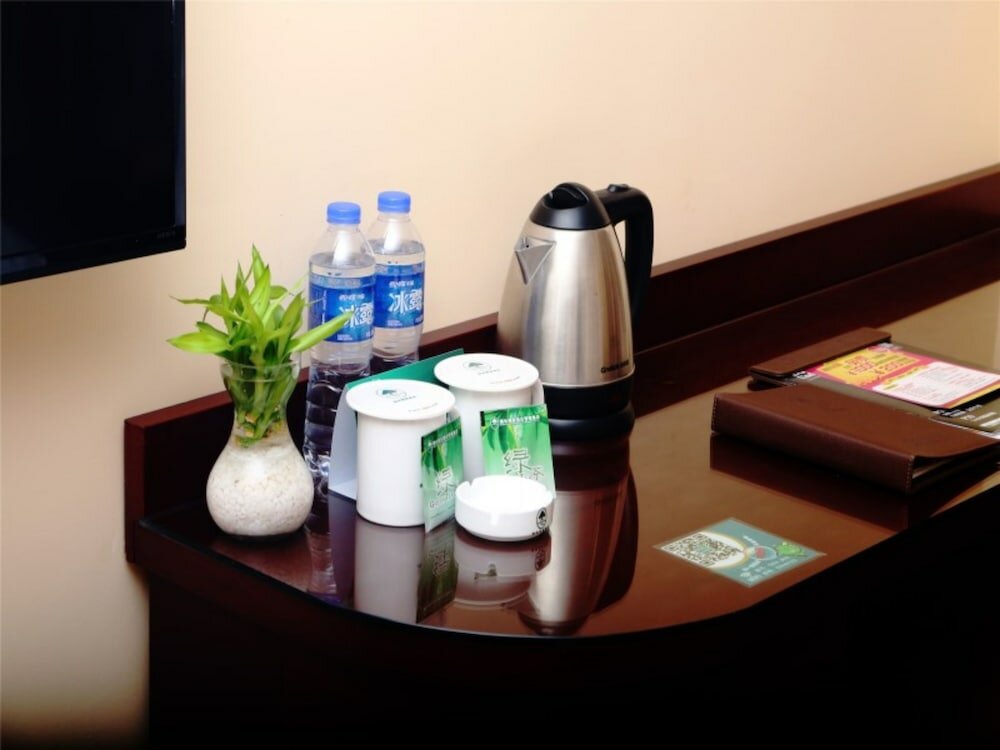 Фото GreenTree Shanghai Pudong Airport Heqing Town Huanqing Middle Road Express Hotel