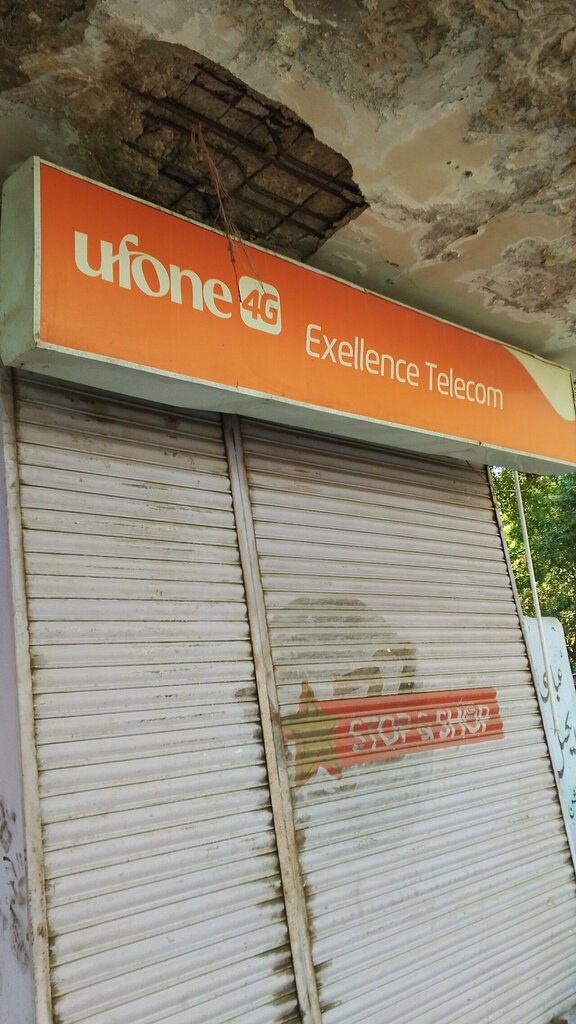 Car dealership Ufone sales point, Karachi, photo