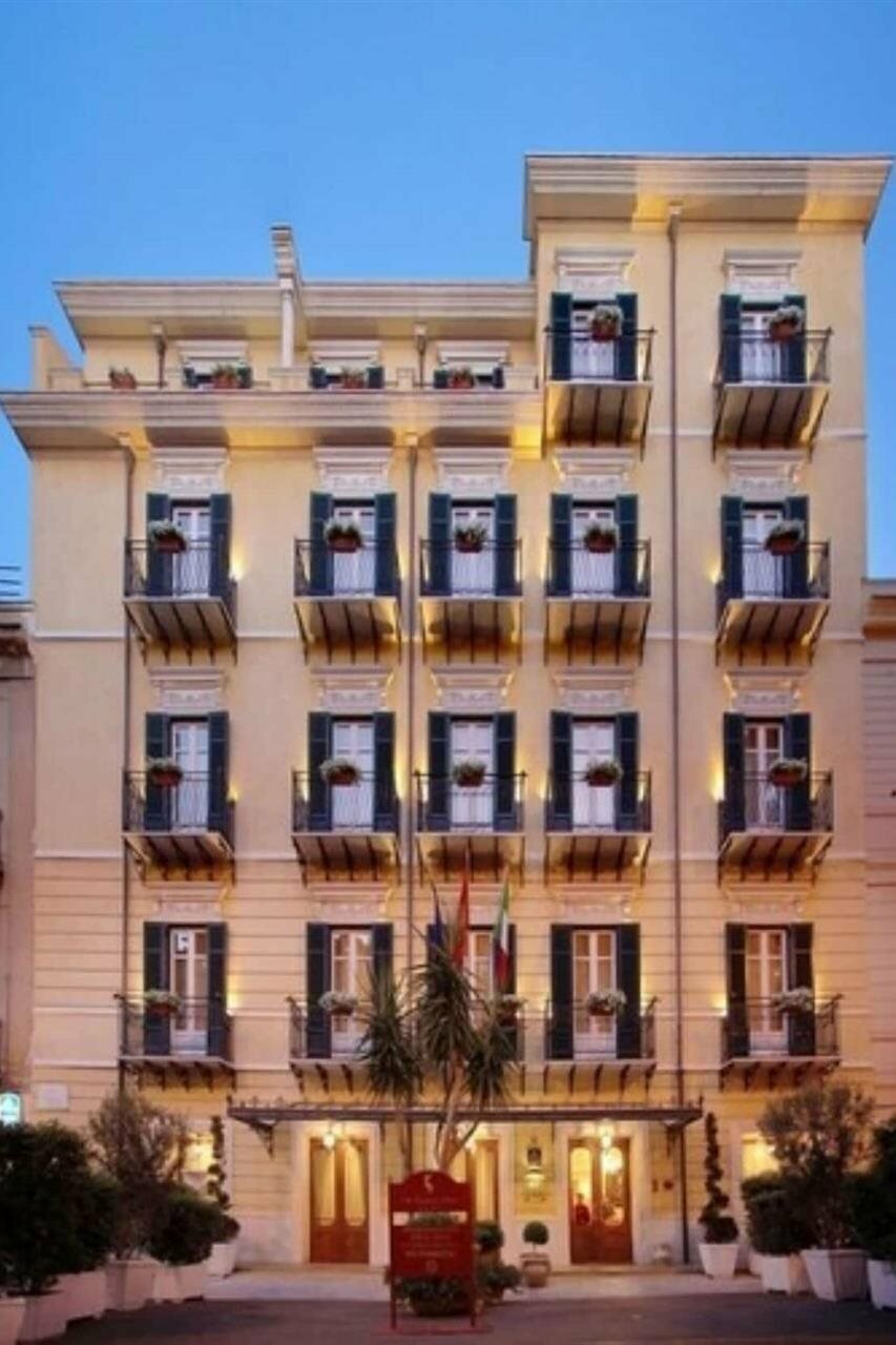 Фото отеля 1