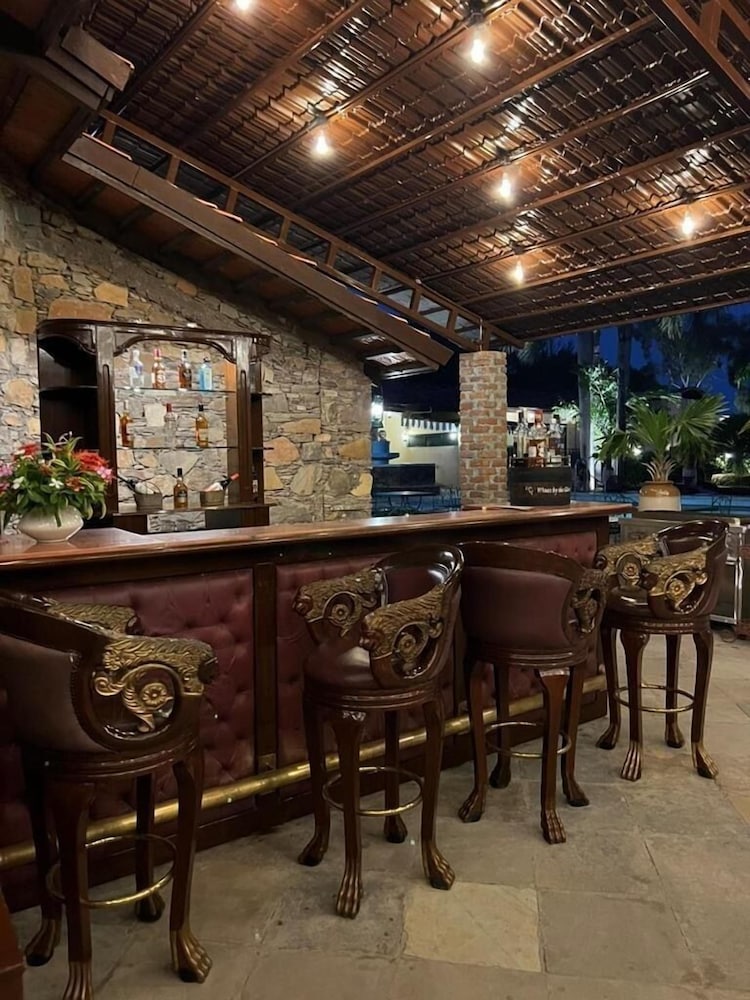 Фото Shikarbadi Hotel