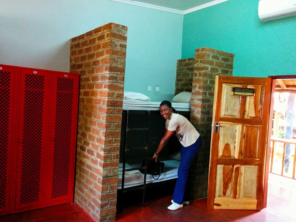 Фото Jollyboys Backpackers