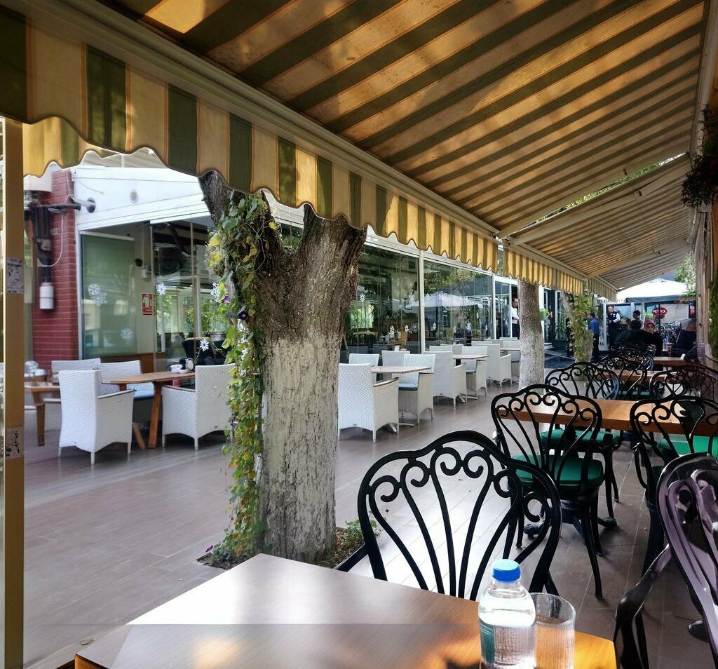 Cafe Petrol Cafe, Batman, photo