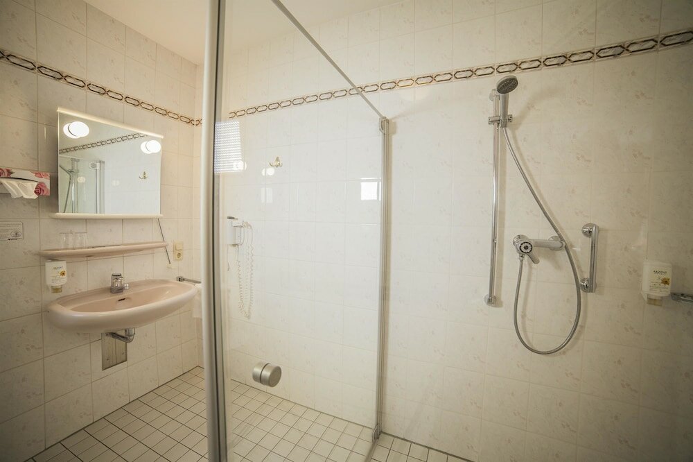 Фото Akzent Hotel Gut Hoeing