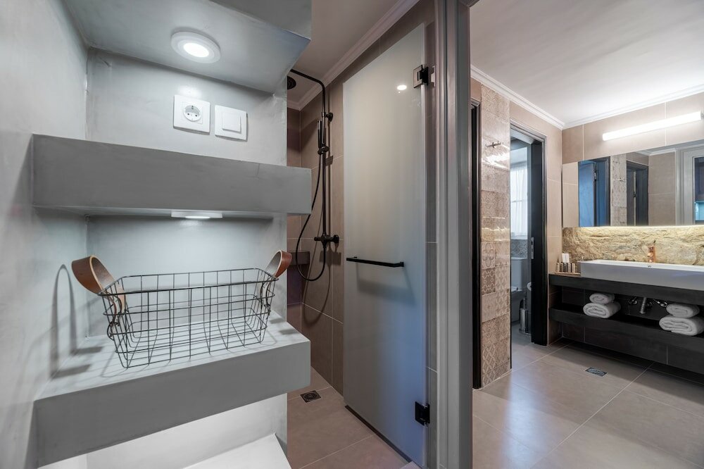 Фото 2 Mazi Suites