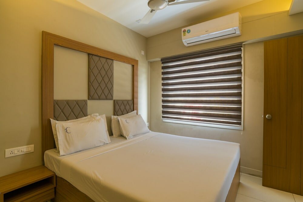 Фото Hotel Crescent Inn