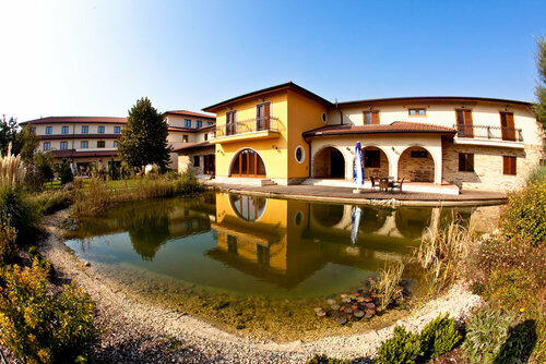 Внешний вид отеля Budapest Airport Hotel Stacio Wellness & Conference в Вечеше, фото 5