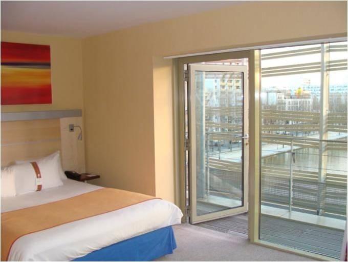 Фото Holiday Inn Express Paris - Canal de la Villette