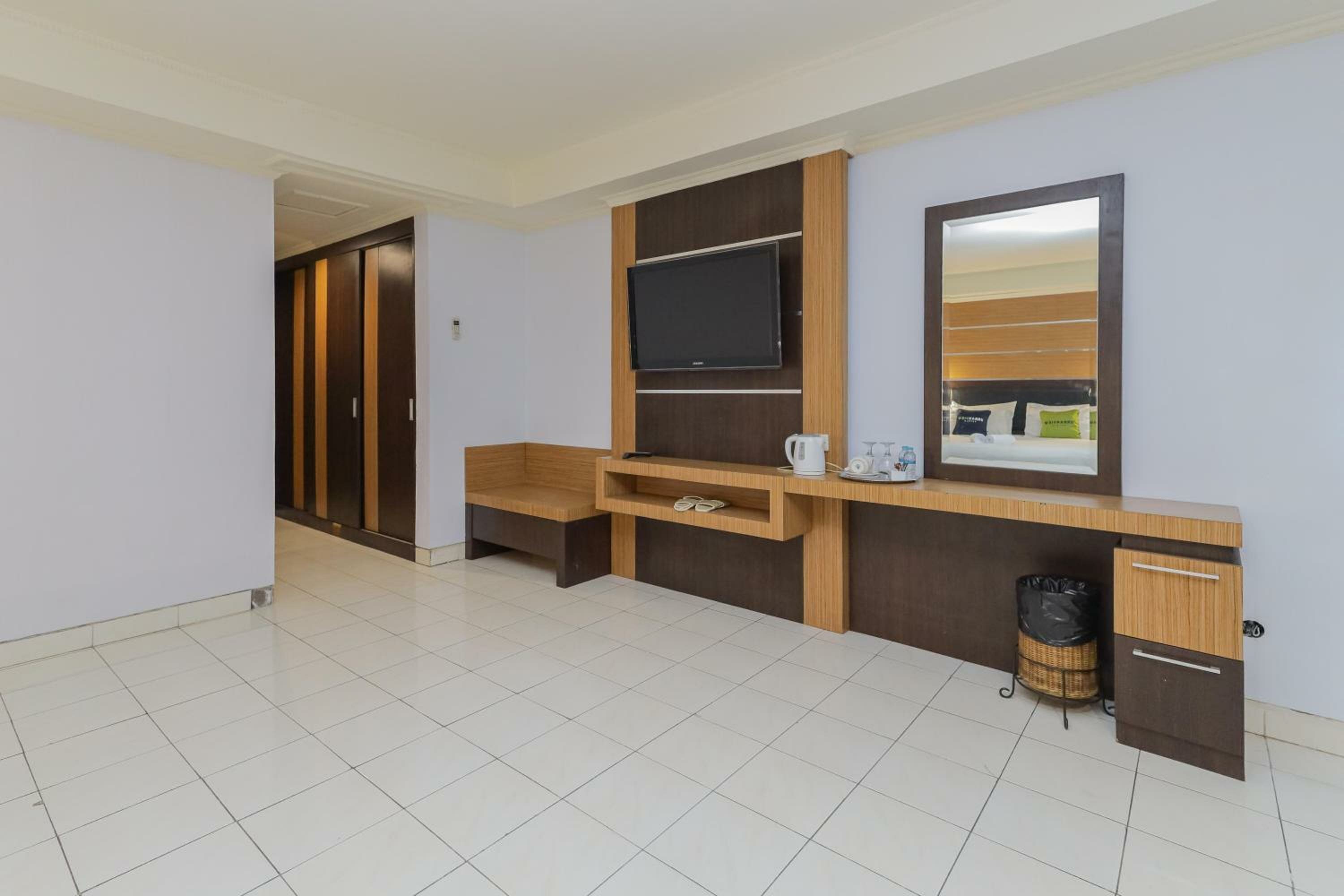 Фото Urbanview Hotel Taman Suci Denpasar Bali