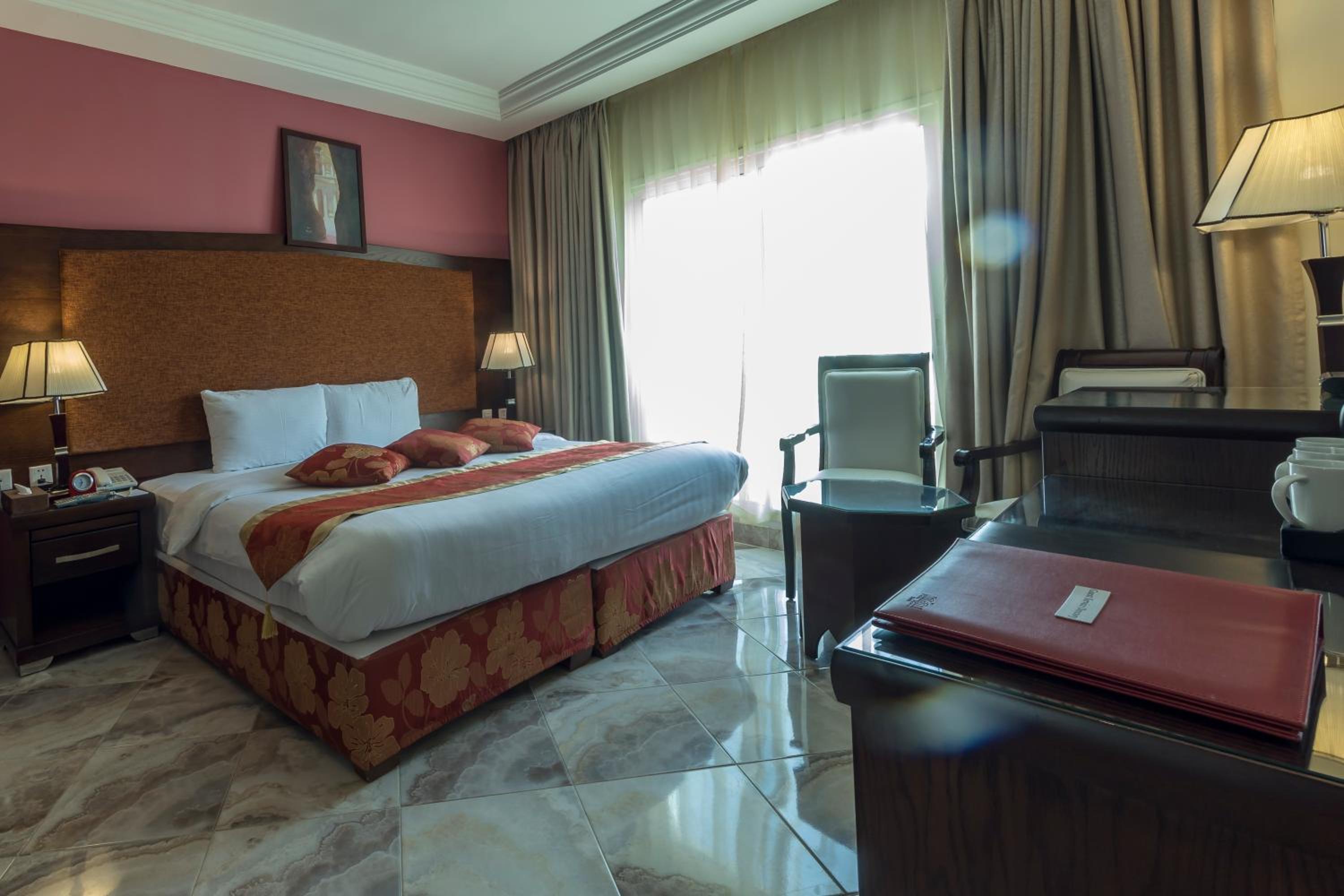 Фото Petra Moon Hotel