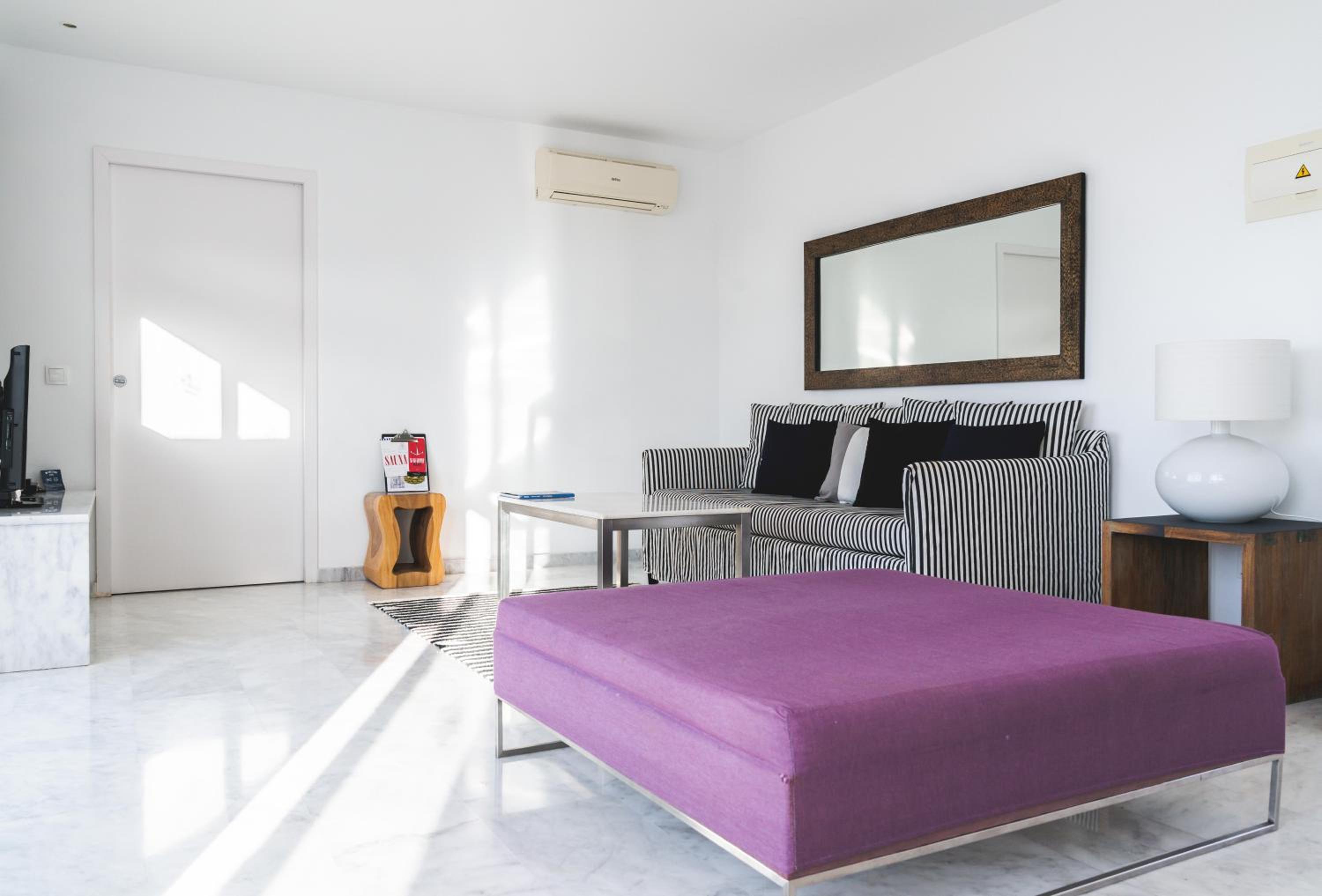 Фото Marina Bayview - Adults Only