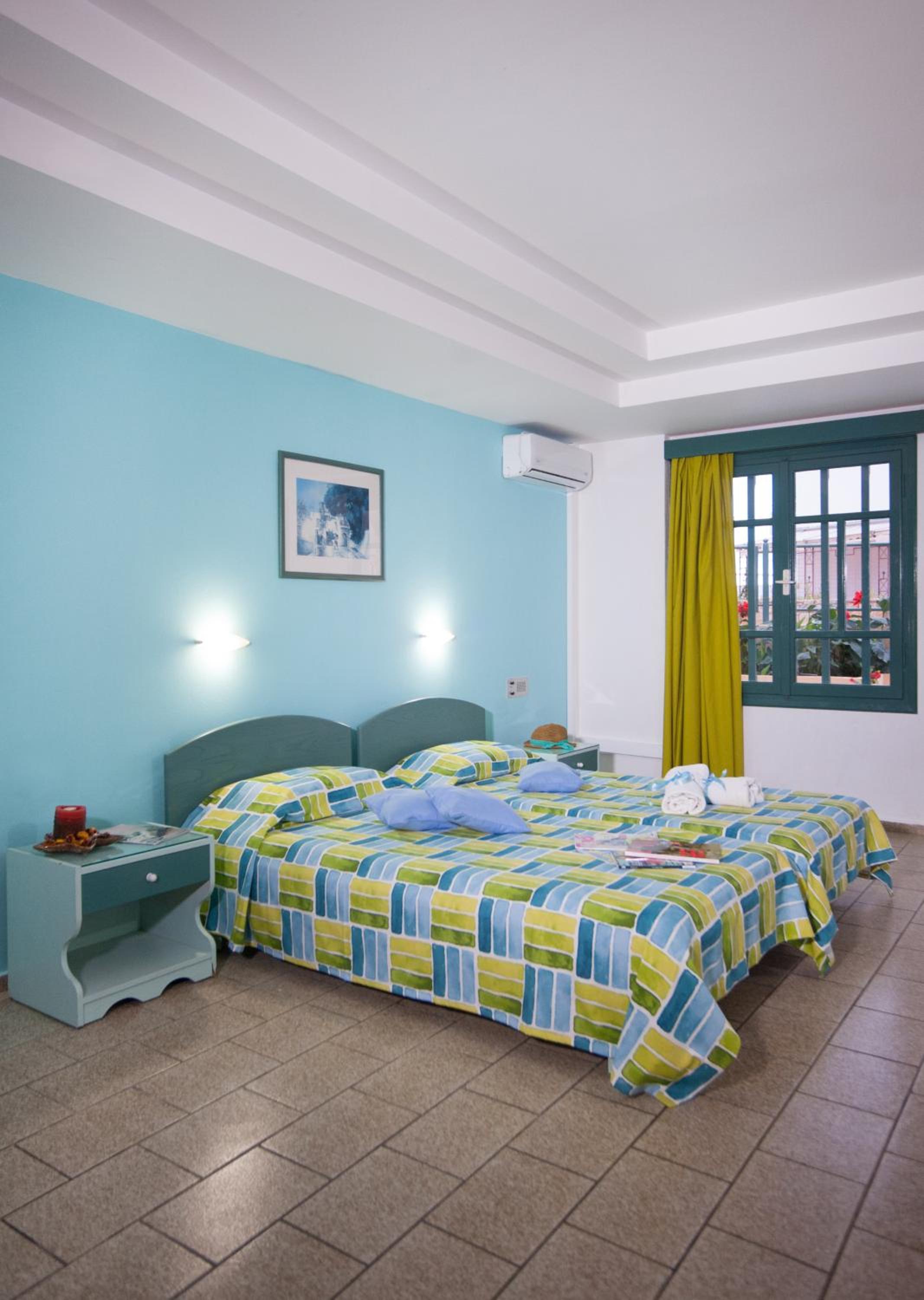 Фото Theoni Apartments