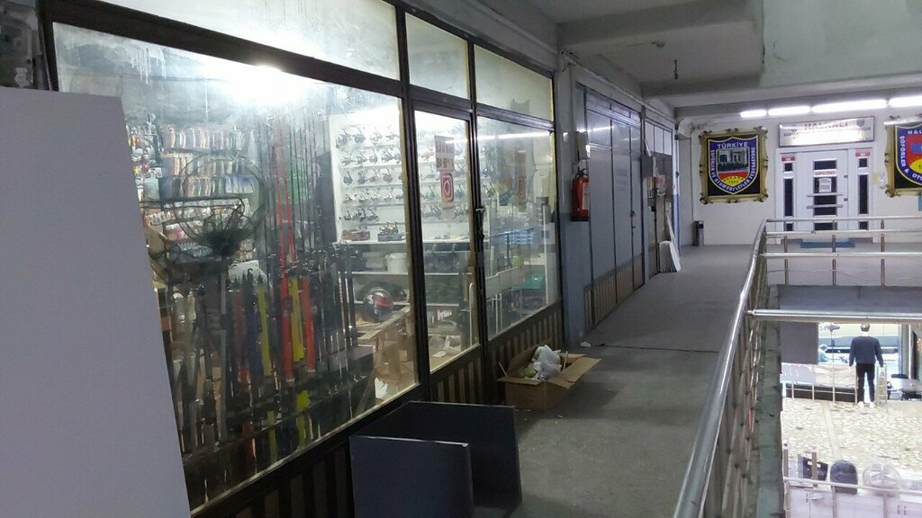 Hunting supplies Climate AV Market, Istanbul, photo