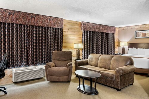 Гостиница Heartland Inn & Suites, SureStay Collection by Best Western в Нейшнел Сити