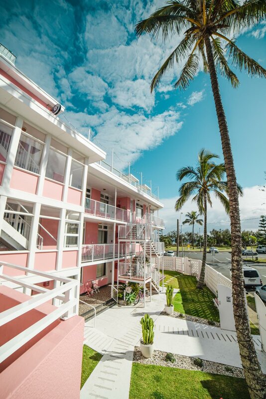 Гостиница The Pink Hotel Coolangatta