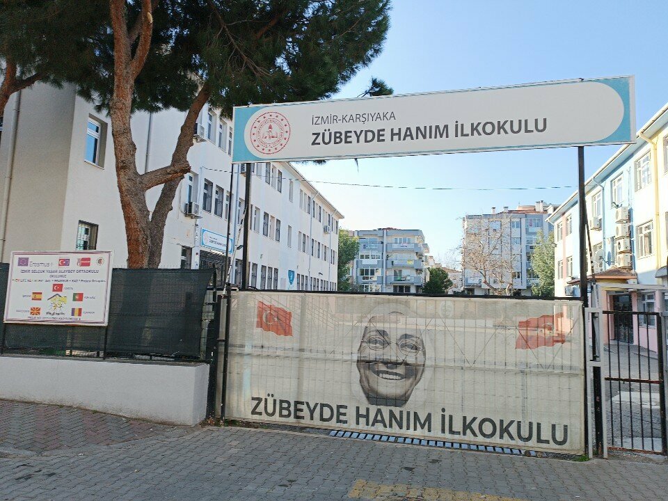 Primary school Zubeyde Hanim Primary School, Izmir, photo