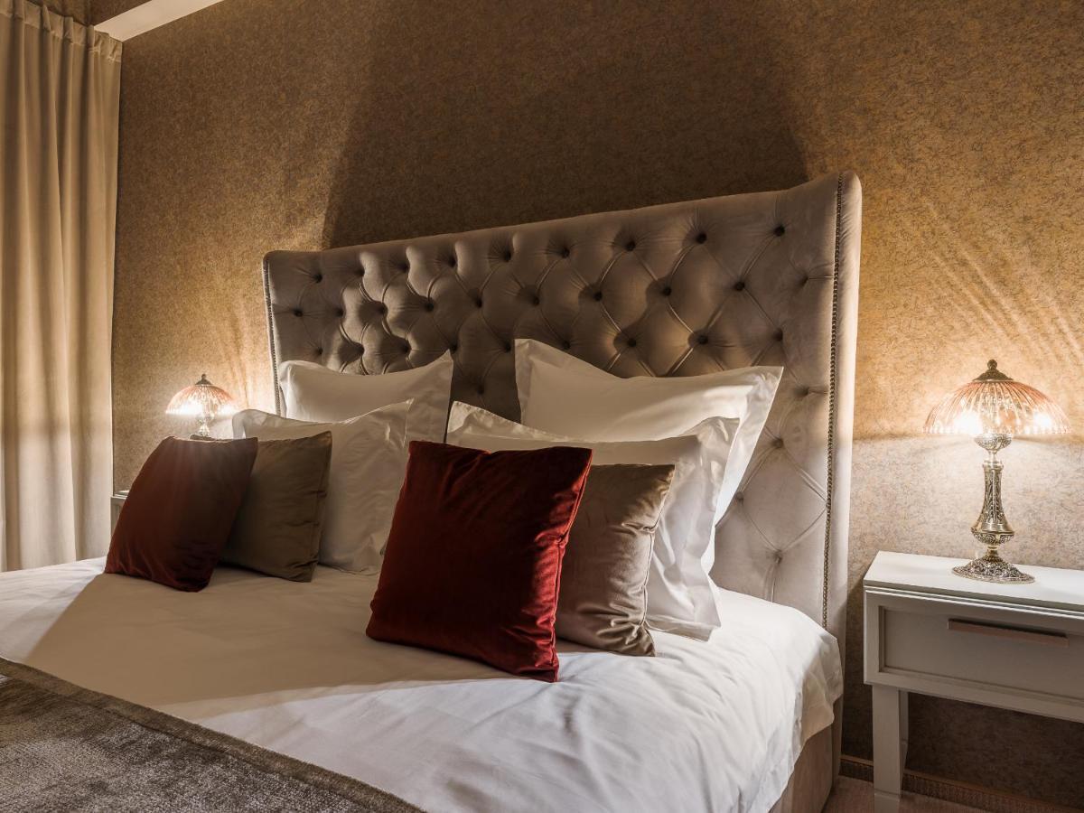 Фото Золотой дельфин