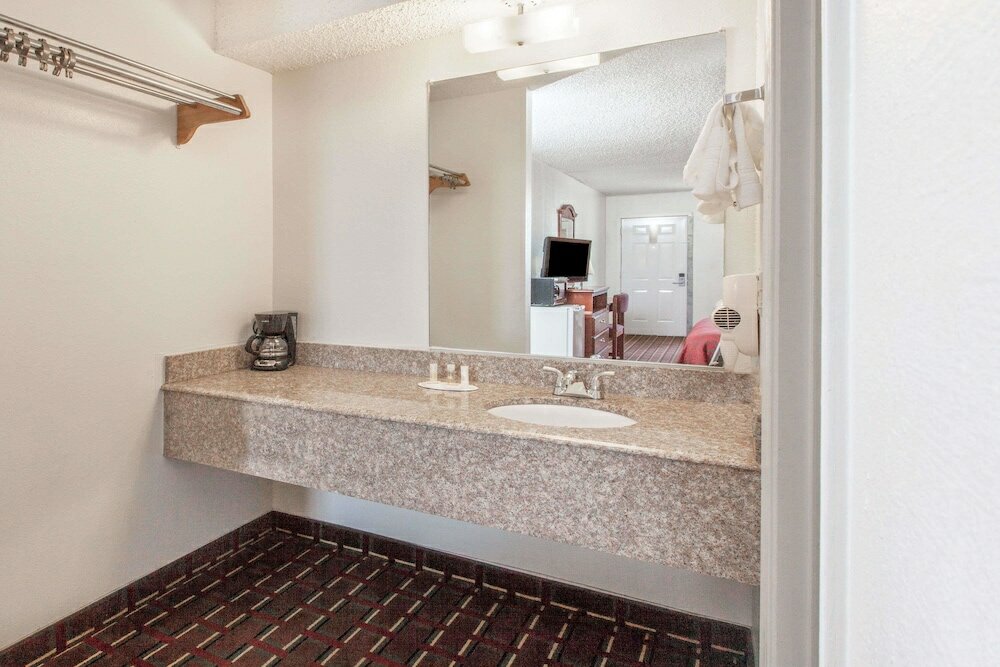 Фото Days Inn by Wyndham El Reno