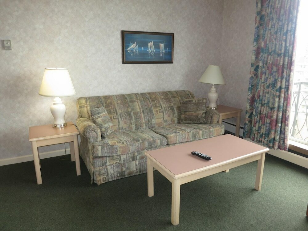 Фото Tropicana Suite Hotel