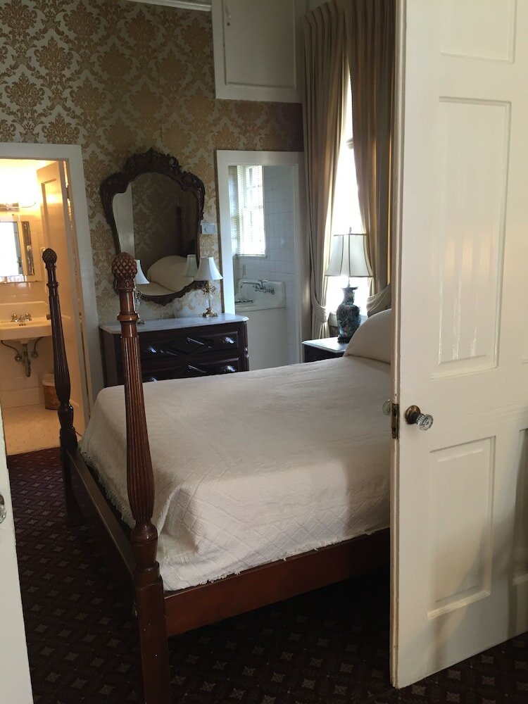 Фото Nine O Five Royal Hotel