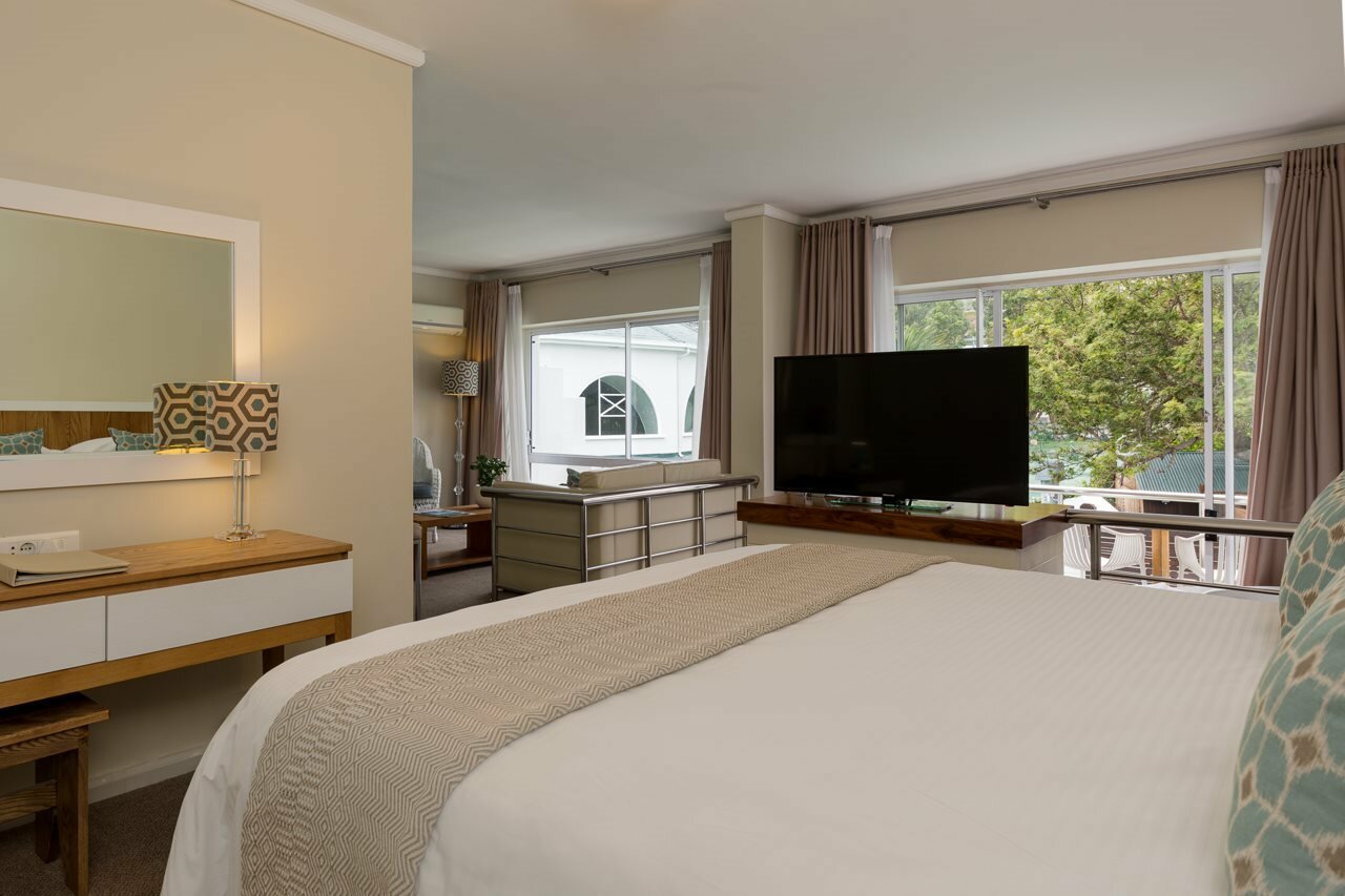 Фото The Bay Hotel