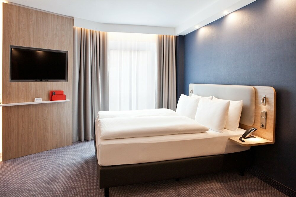 Фото Holiday Inn Express Munich - Olympiapark, an Ihg Hotel