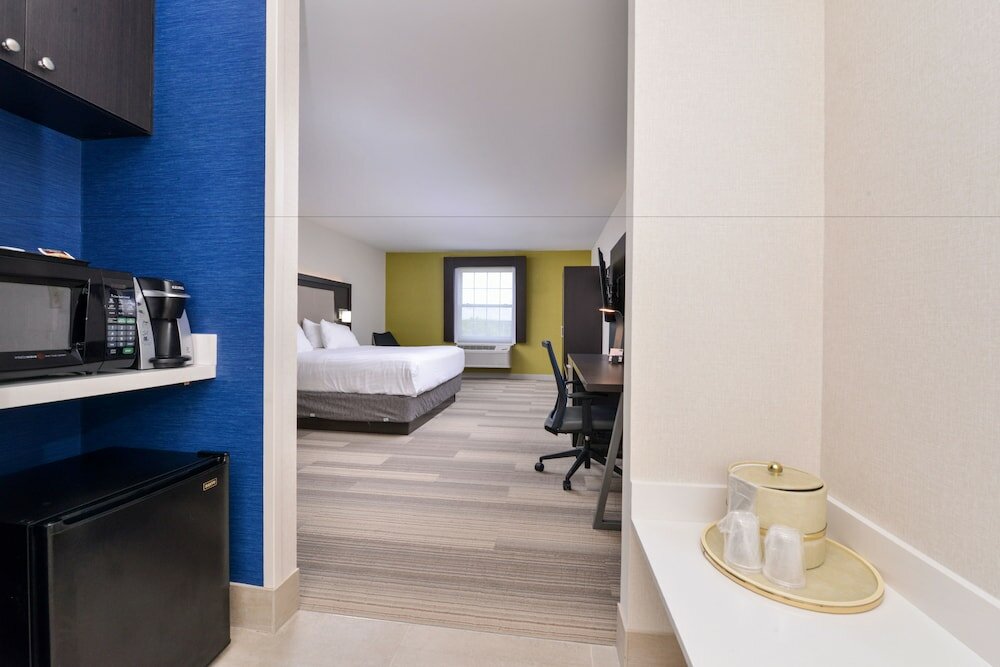 Фото Holiday Inn Express Mystic, an Ihg Hotel