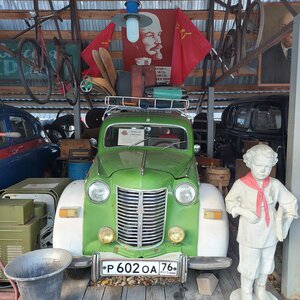 Old garage (Yaroslavl Region, Myshkin, ulitsa Karla Libknekhta), museum