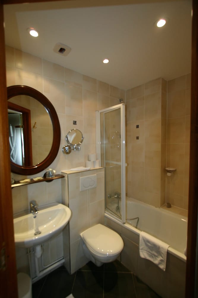 Фото Logis Hôtel Au Cerf d'Or