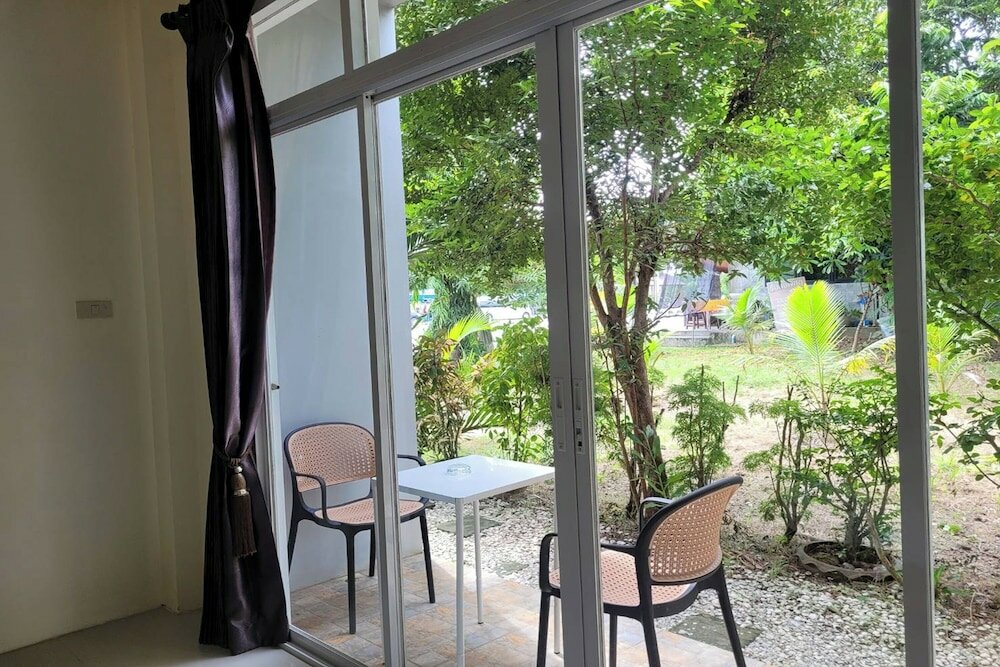 Фото Snooze Inn Phuket