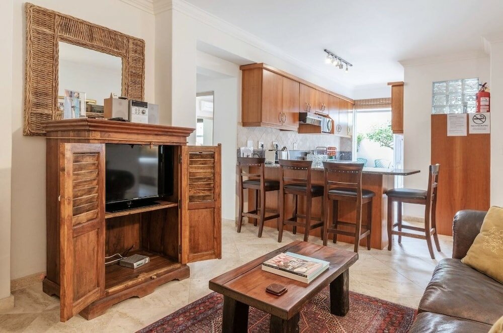 Фото Bantry Beach Luxury Suites