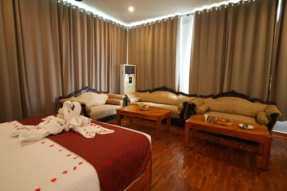 Фото Sterling Banquet and Hotel