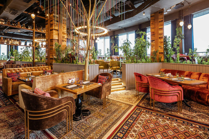 Leggingsda eshak ustida kontaklar