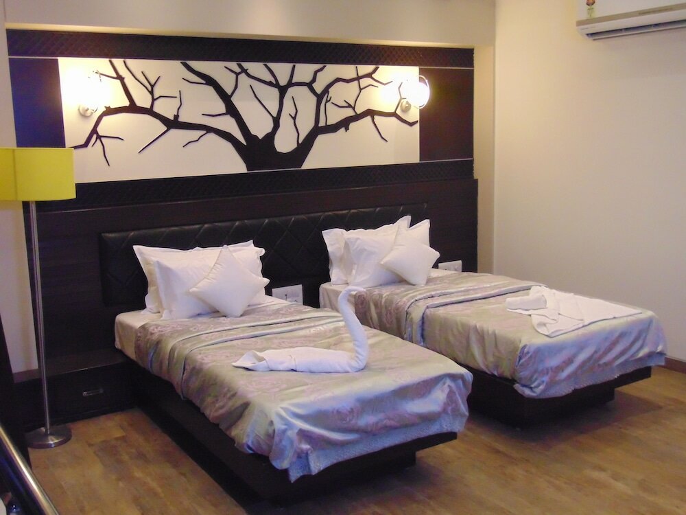 Фото Hotel Grandpragati