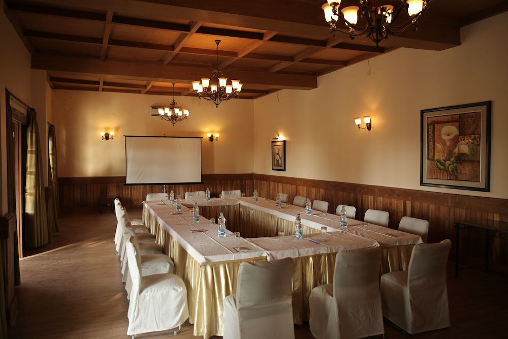 Фото WelcomHeritage Windsor Lodge