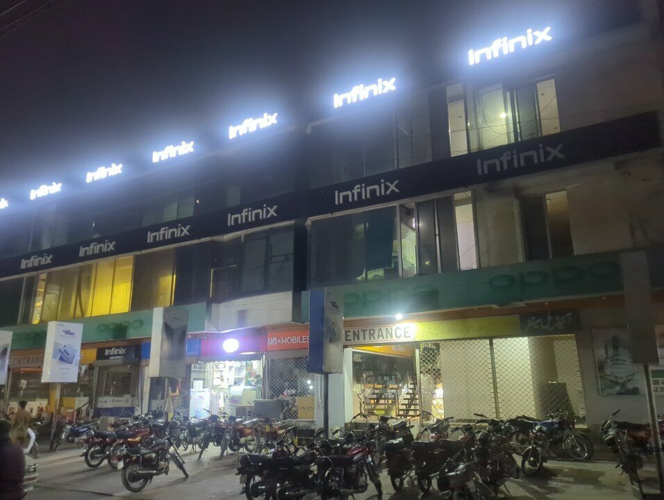 Electronics store Royal Mobiles, Lahore, photo