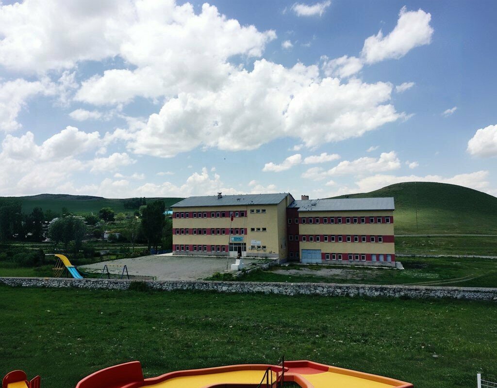 School Sehit Seref Demir Middle School, Akyaka, photo
