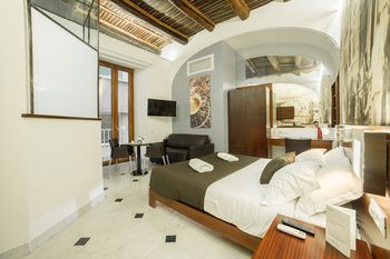 Фото Napoli Chiaia 32 Deluxe Residence