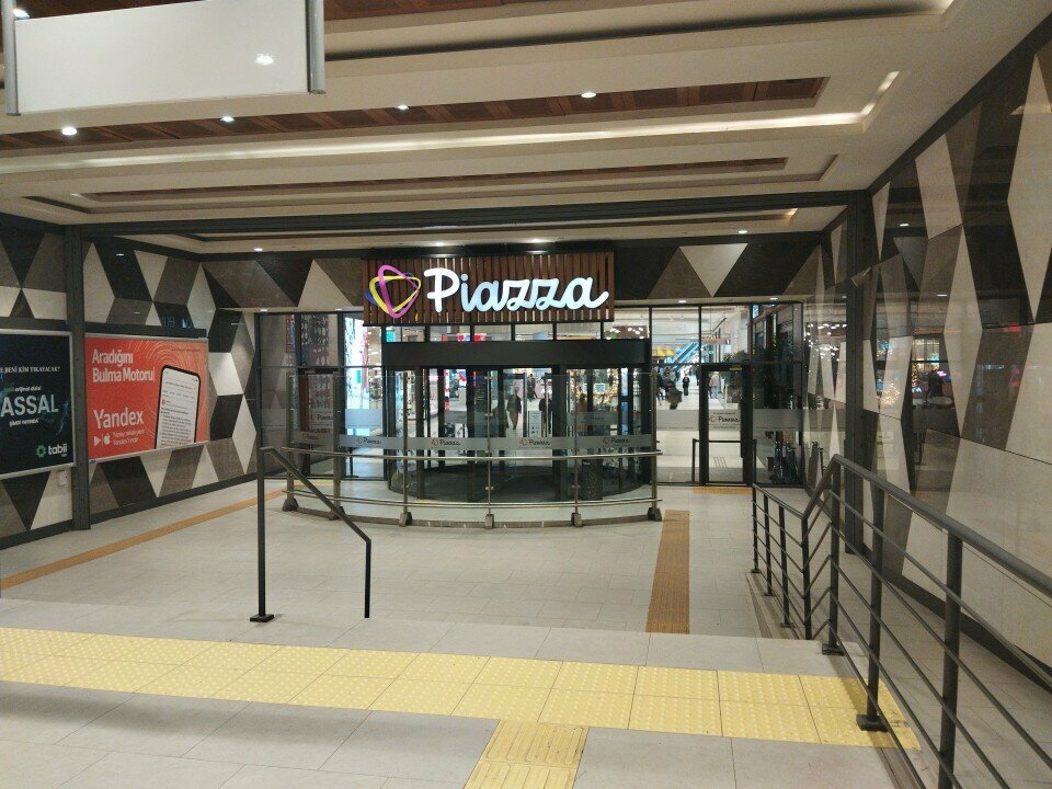Shopping mall Macrocenter, Istanbul, photo