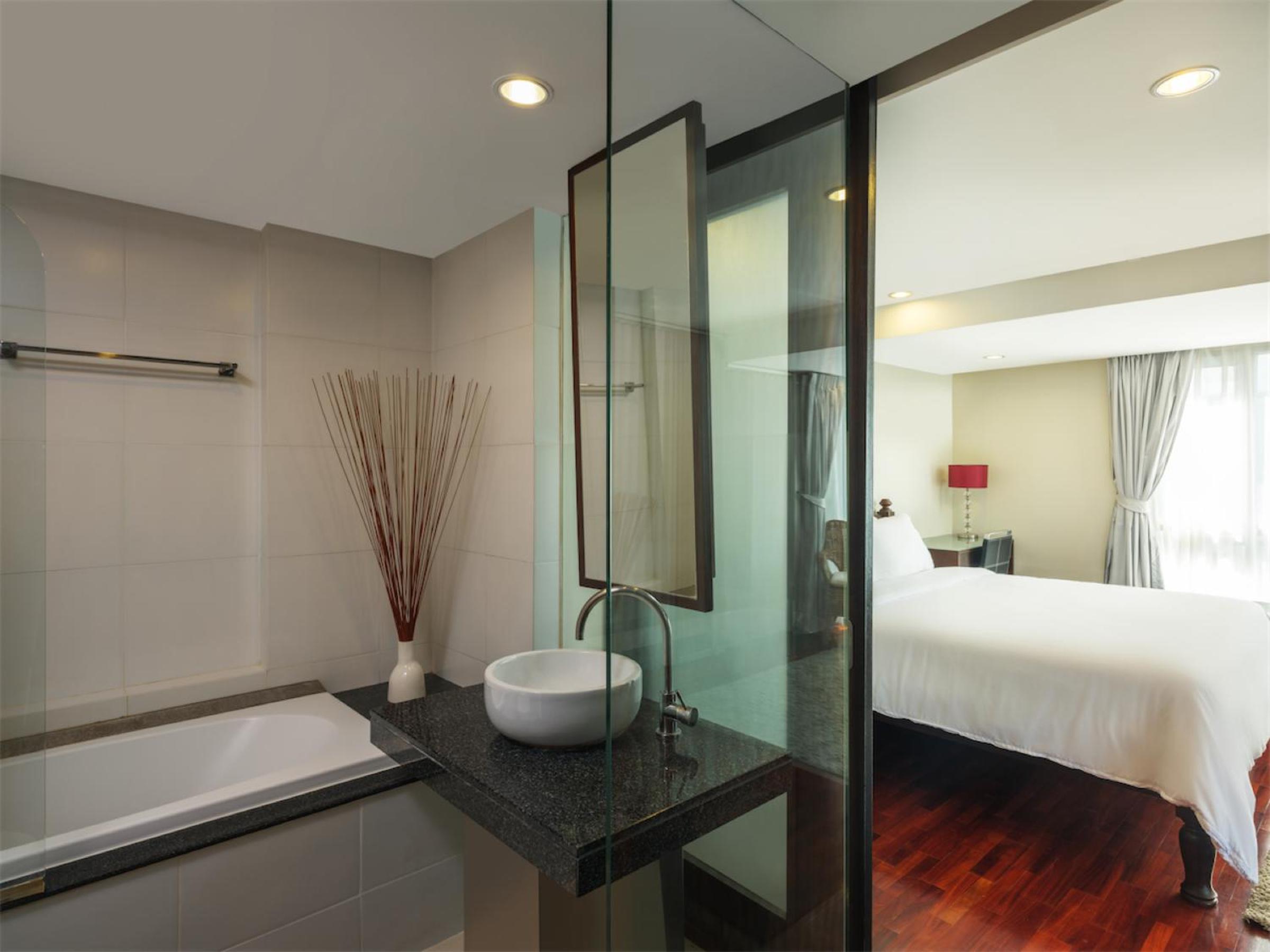 Фото Silom Lofts Hotel