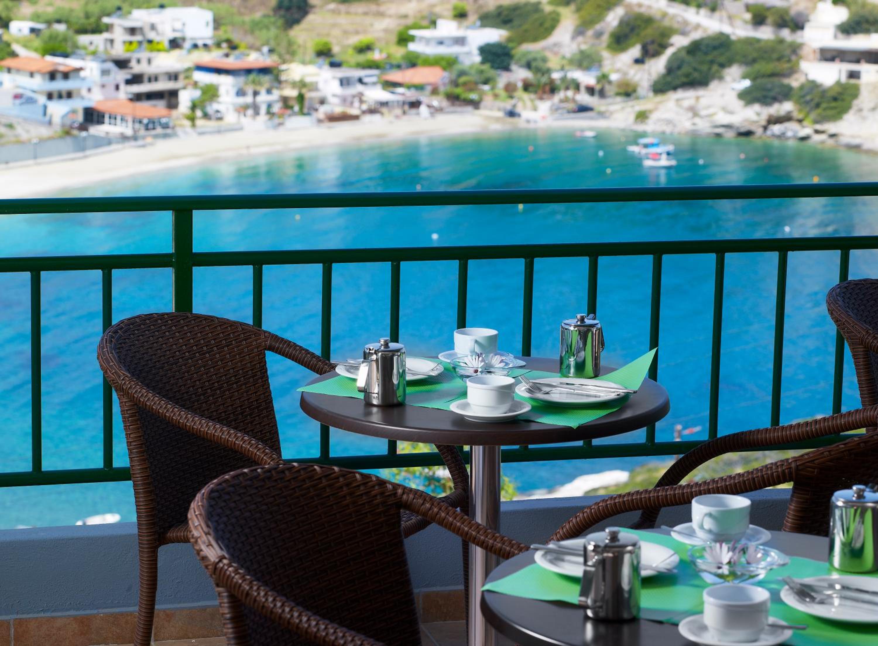 Фото Erivolos Hotel Apartments